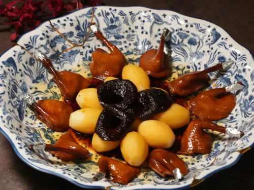 ▲「陳皮陳家宴」菜色豐盛，圖為以陳皮老滷缸滷製的柑味岐鴿脾。（圖／台北喜來登提供）