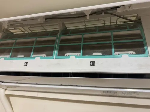 ▲有租屋族久違重啟冷氣，發現就算洗了濾網，也要調到 20 度才會涼，萌生請師傅來洗冷氣的念頭。（圖／記者潘毅攝）