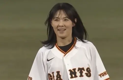 57歲井森美幸為巨人隊開球！保持驚人美貌　球迷：時間彷彿靜止了