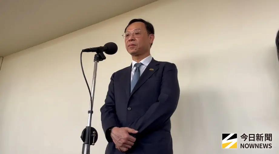 ▲衛福部長石崇良回應，食藥署會檢驗殘留農藥、重金屬，包括龍葵鹼等，但是採逐批查驗，「從來沒有逐顆檢驗」。（圖／記者張乃文攝）