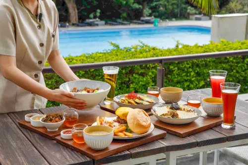 ▲到華泰瑞苑「沐餐廳」或「MU LOUNGE」用餐（午餐、下午茶或晚餐），每位賓客皆可擇一享有生啤酒或軟性飲料乙杯。（圖／華泰瑞苑提供）