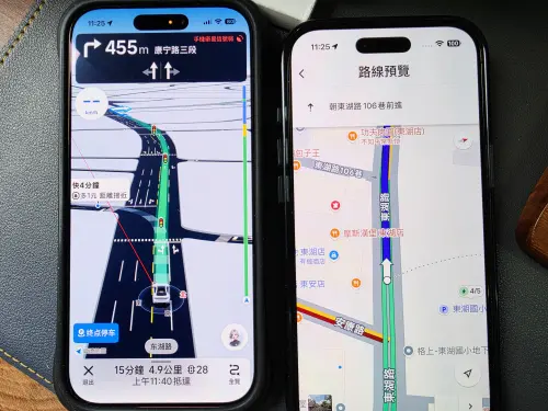 ▲高德地圖（左）在車道資訊提示細節上，被部分網友認為更直覺好用。右圖為Google地圖。（圖／記者周淑萍攝）