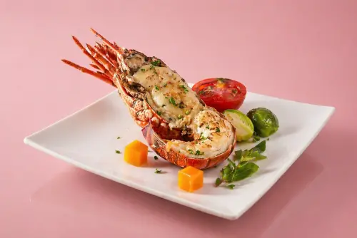 ▲台北凱撒飯店的Checkers自助餐廳，於母親節檔期5月9日至10日午、晚餐時段，不另加價可享全桌每位成人龍蝦免費招待。（圖／台北凱撒飯店提供）