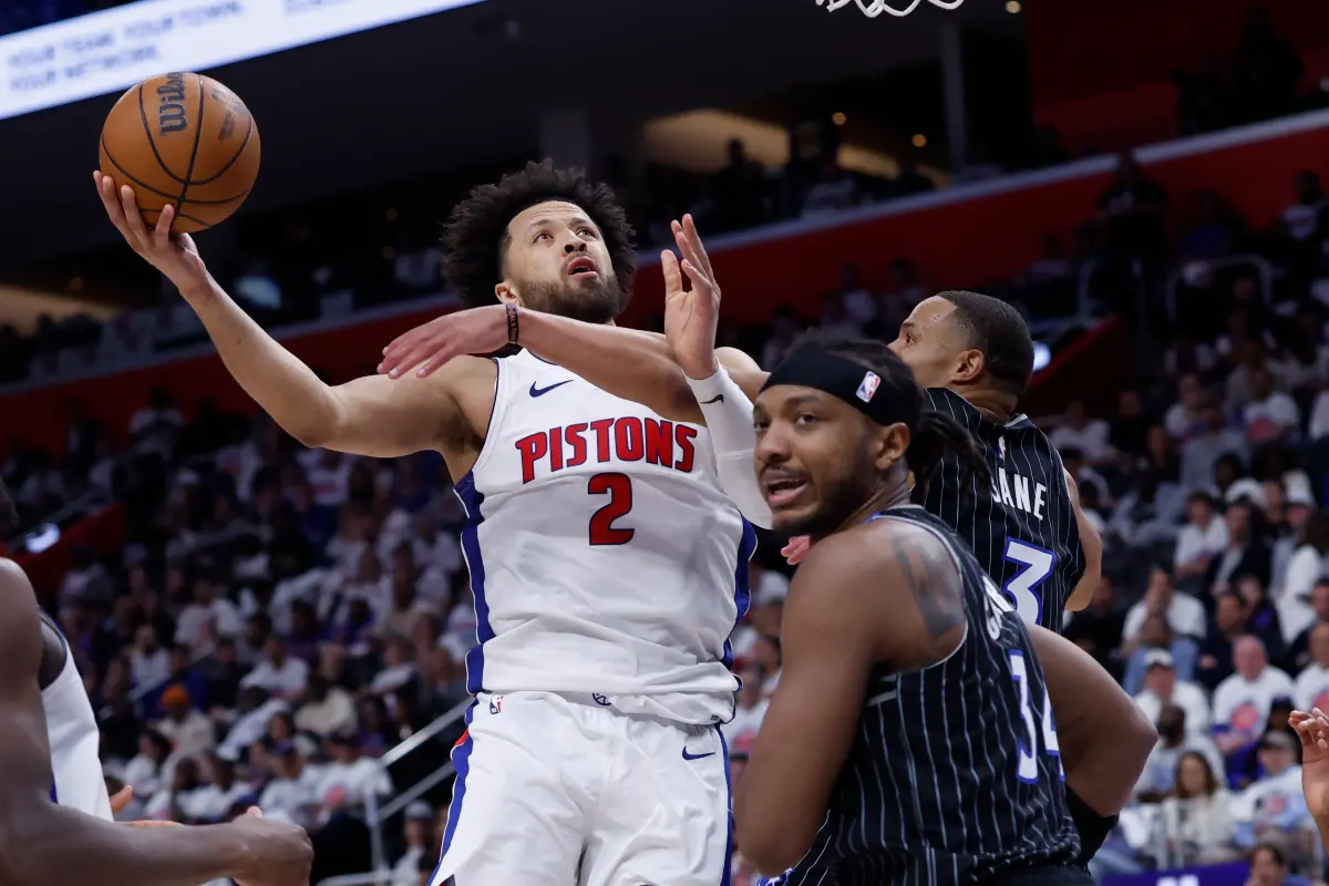 ▲東區龍頭底特律活塞今（23）日在主場克服首戰失利的陰霾，順利以98：83擊退奧蘭多魔術，更是活塞自2008年「五虎將」時期後，睽違18年再度於主場贏下季後賽。（圖／路透／達志影像）