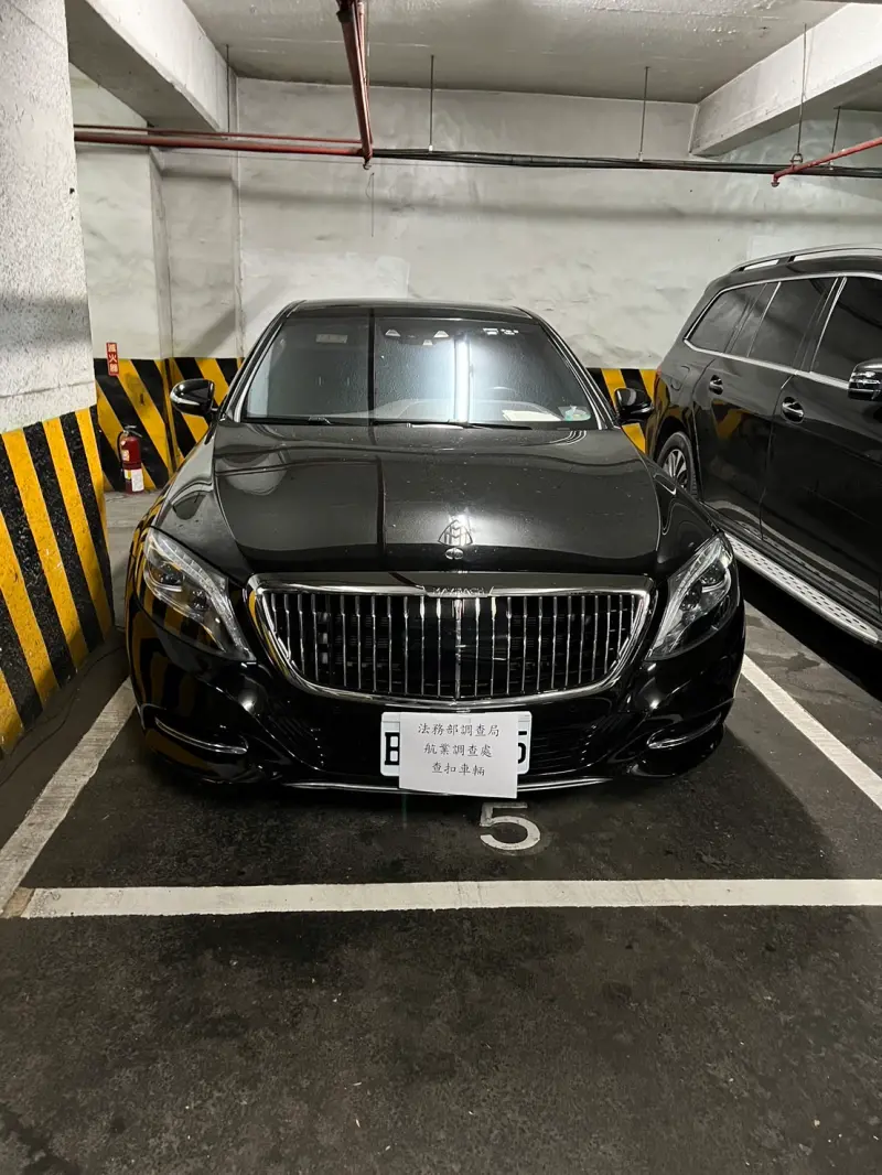    ▲洪男名下車輛遭到扣押。（圖／調查局提供）  