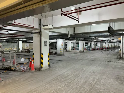 中央公園停車場淪錢坑？　封閉近四年仍修不好
