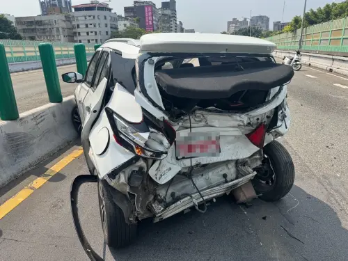 悚！建國高架驚傳連環車禍　5車「骨牌式夾擊全爛」現場畫面曝光