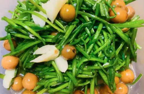 熱炒店「炒水蓮」是台灣特有菜？外國客一吃就愛上　真實起源曝光