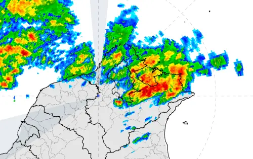 ▲據中央氣象署雷達回波圖顯示，今（23）日下午 3 點開始，鋒面系統的第一波雷雨帶已經抵達台灣北部。（圖／中央氣象署）