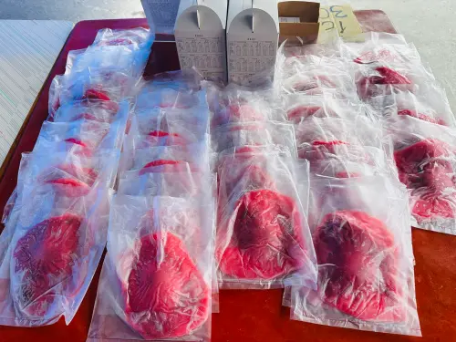 ▲「北港阿嬤的紅龜粿」將由晚輩接手製作，持續提供給香燈腳們暖暖的味道。（圖／落花生香-職人手作 花生糖）