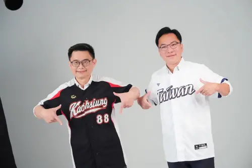 高雄隊合體　議員拍定裝照　賴瑞隆：團結一致守護高雄