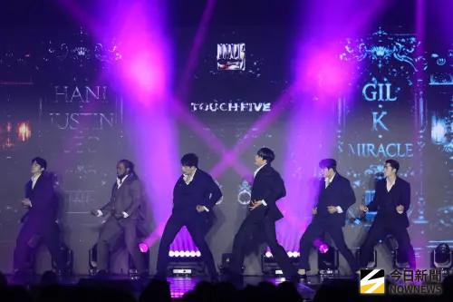 ▲K、MIRACLE、GIL、LEO、JUSTIN、HANI穿西裝現身就引爆全場尖叫。（圖／記者朱永強攝）