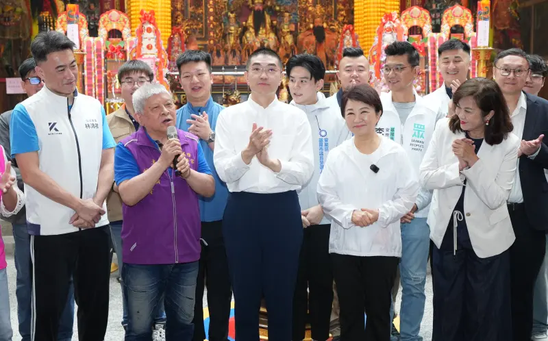    ▲盧秀燕到基隆奠濟宮贈匾時，廟方主委祝福她當選總統。（資料畫面／讀者提供，2026.04.23）  