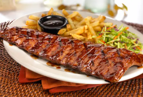 51勞動節優惠！FRIDAYS豬肋排買1送1　德州鮮切牛排10盎司僅999元