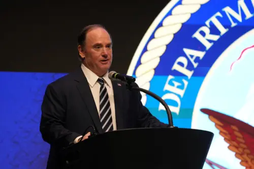 美國海軍部長遭撤換！學者：軍事體系「政治化」將影響可信度