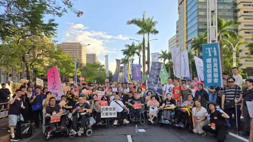 ▲手天使性義工上街訴求權益。（圖／公視提供）