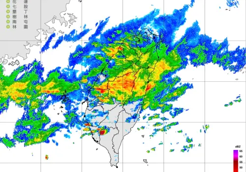 不斷更新／北北基桃大雨特報！大雷雨警戒往南移：屏東要留意冰雹
