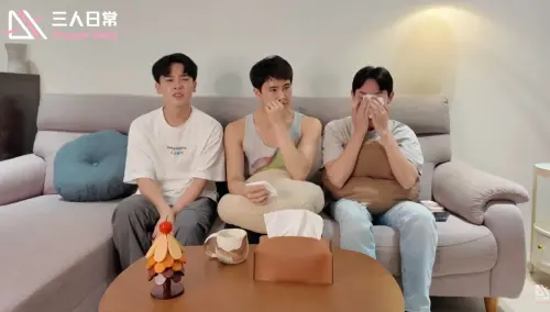 ▲影片一開始三人就開始哽咽哭泣，要向觀眾宣布宇成退出這段三人伴侶關係。（圖/YT@三人日常）