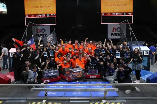 房市／信義房屋挺南山高中機器人團隊　征戰休士頓