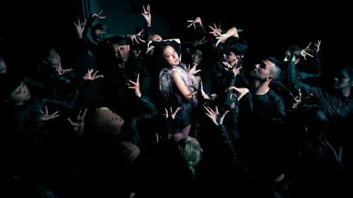 郁欣擁百萬粉絲出道變歌手！她10歲拍周杰倫MV　社群貼文GD也按讚