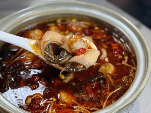 ▲「御膳水煮蝴蝶魚」628元。（圖／記者蕭涵云攝）