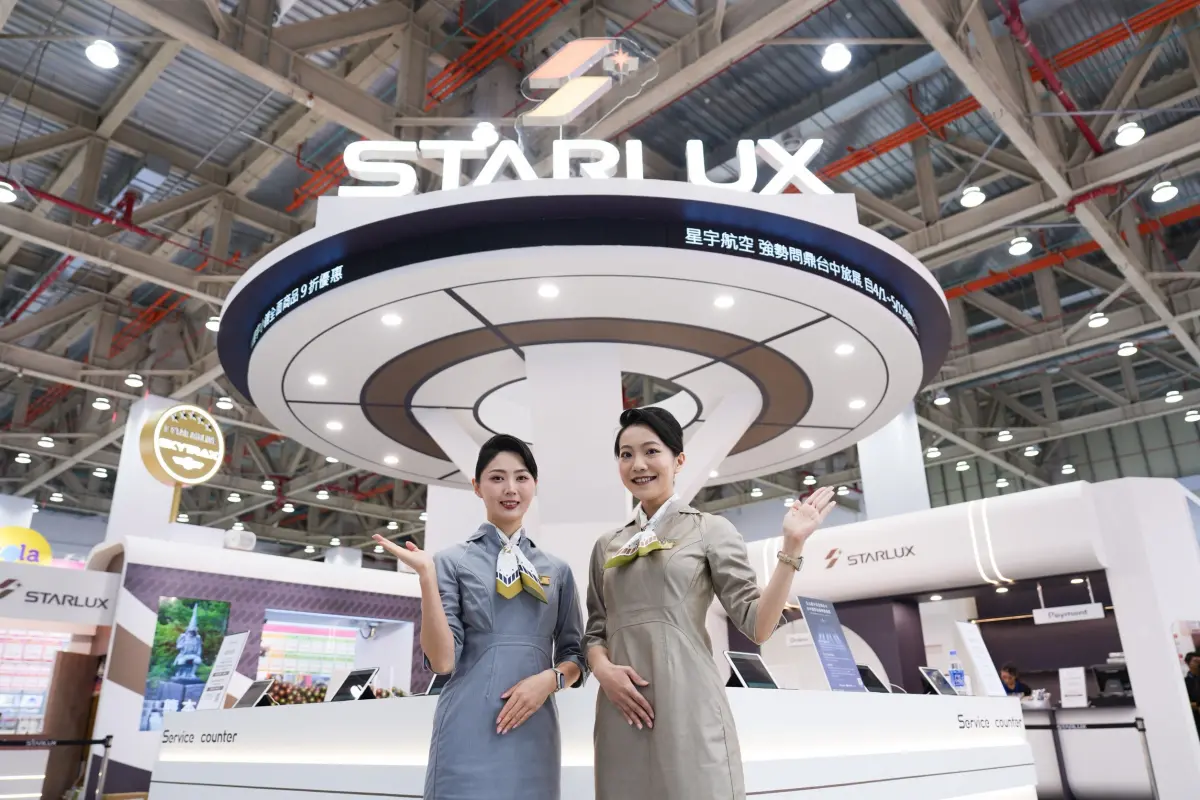 ▲台中國際旅展今日登場，星宇航空宣告現場有互動遊戲，更推出消費滿額可以抽獎，包含台中出發不限航點商務艙機票。（圖／星宇航空提供）