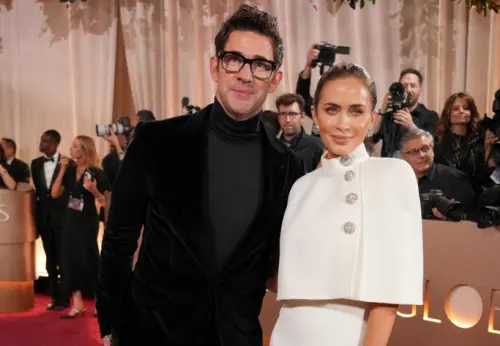 艾蜜莉尪看《PRADA惡魔》75次！約翰迷弟被扶正　這部片演夫妻