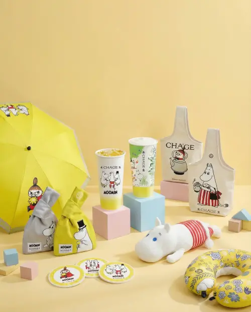 ▲限量「嚕嚕米兩用抱/頸枕」打造職場媽咪避風港，將北歐森林的隨遇而安哲學延伸至生活。（圖／品牌提供）