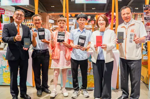 ▲瑞祥巧克力不僅純粹濃郁，更創作出結合台灣特色風味的白巧克力，讓更多人品嚐到屏東土地孕育的可可。（圖／遠百提供）