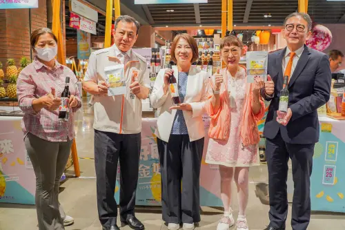 ▲大埔良作有多種口味酵素可以挑選。（圖／遠百提供）