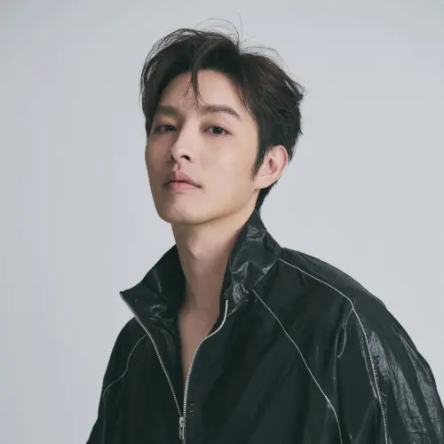 ▲▼王淨（上圖）、曹佑寧是演藝圈高顏值情侶。（圖／金馬獎執委會提供、曹佑寧臉書）