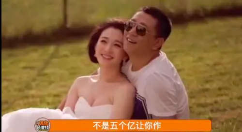 ▲2014年，李小冉（左）與認識16年的製片人徐佳寧（右）擦出愛火，交往半年就宣布閃婚。（圖／翻攝微博）