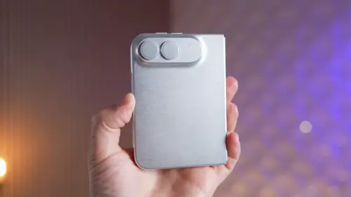 ▲從iPhone 摺疊機的模型來看，機身更短，且具備超大的相機模組。（圖／翻攝Max Tech）