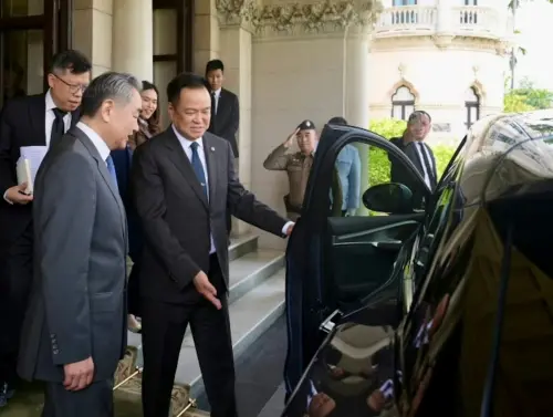 中國外長王毅訪泰！總理阿努廷親駕比亞迪接待　誓言合作打擊電詐