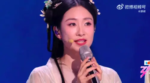 ▲陶昕然（如圖）在台上分享淘汰感言，強調自己來不後悔、走不遺憾。（圖／翻攝微博）