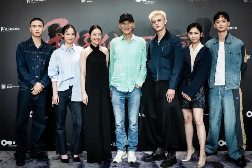 ▲王碩瀚（左起）、蔡南筠、謝欣穎、喜翔、邱以太、和思靜與林志謙攜手主演《符仔仙・破命》。（圖／曼尼娛樂提供）