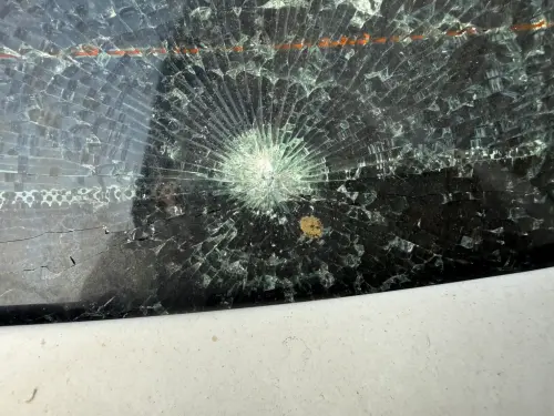 鋼珠彈射擊家具行與車窗　中警攻堅逮4嫌起獲毒品與空氣槍