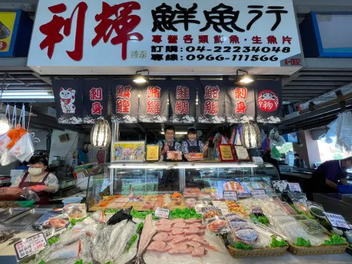 ▲此次物調券還有加碼優惠，像是利輝鮮魚行推出原價250元生魚片只要1張售價100元的物調券就可換到。（圖／台中市經發局提供）