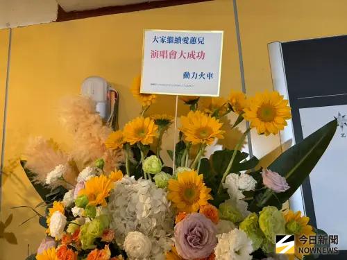 ▲周蕙出道27年首度登小巨蛋開唱，師兄動力火車送上祝福。（圖／記者李欣恬攝影）