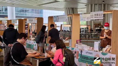 ▲世界閱讀日活動內容豐富，於總館推出閱讀×桌遊嘉年華，集結桌遊市集、AR雙語闖關、主題講座等多元形式，打造沉浸式閱讀體驗。（圖／記者陳美嘉攝，2026.04.25）