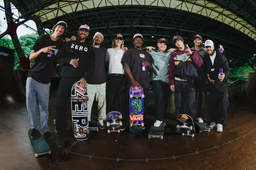 ▲圖2_Red Bull Spot Check 打卡台北，空前集結世界級滑板大神們，左至右分別是Ryan Decenzo、Ryan Sheckler、Torey Pudwill、Chloe Covell、Zion Wright、Jamie Foy、堀米雄斗(Yuto Horigome)、Gustavo Ribeiro、TJ Rogers 。（圖／Red Bull提供）