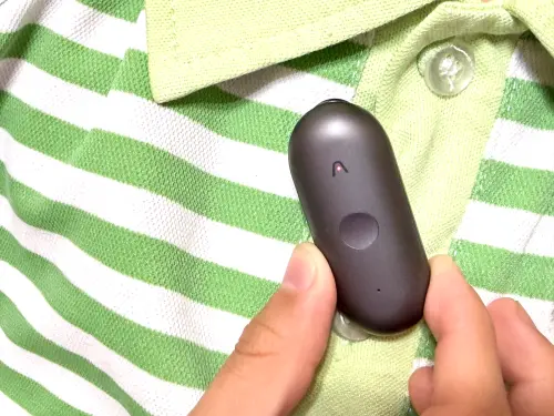 ▲記者最常使用的就是夾式配件，方便夾在受訪者衣領，提高收音品質。（圖／記者周淑萍攝）