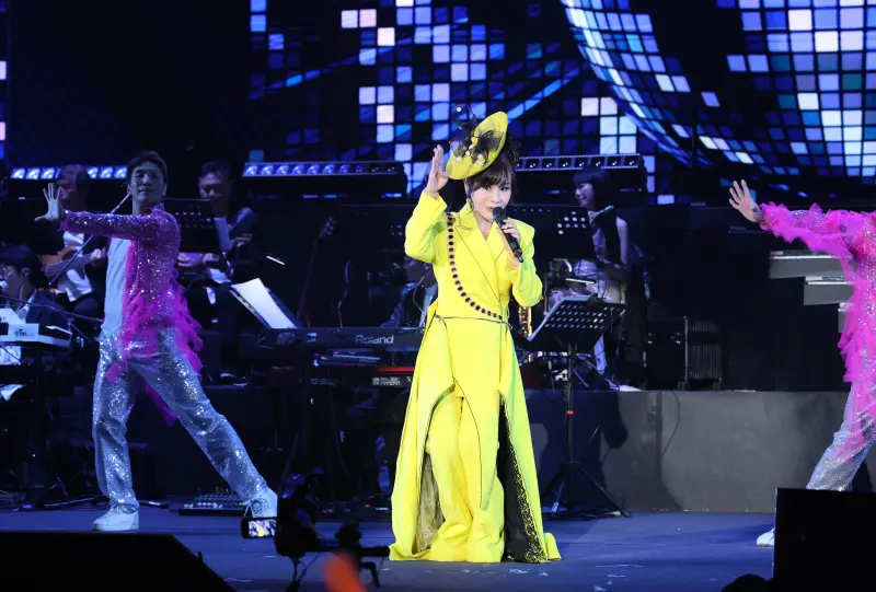 龍千玉入行48年首開個唱！特別來賓袁小迪緊急開刀　師弟楊哲救火