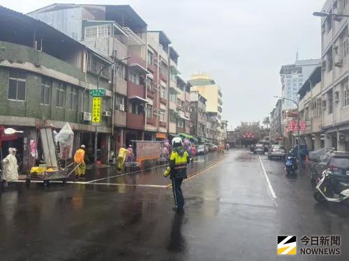 廟會遶境因這原因　鹽埕警依法開罰　環保局也跟進