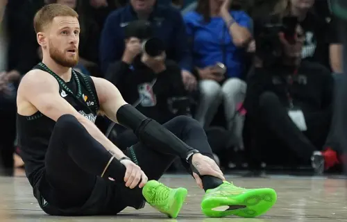 影／迪文森佐跟腱詭異「彈」一下！球迷悲喊不敢看　想到去年的他