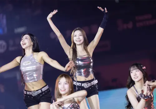 ▲朴淡備（中）身穿金屬元素的火辣戰袍，身材一覽無遺。（圖／洋基工程提供）