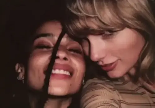 ▲柔伊克拉維茲（左）和泰勒絲（右）原本交情不錯，後來她跟泰勒絲的舊愛哈利史泰爾斯打得火熱，曾傳兩人交情變調。（圖／摘自 IG@zoeisabellakravitz）