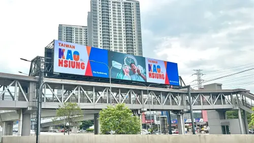 ▲高雄國際觀光形象廣告於馬來西亞吉隆坡高速公路播放。（圖／高市府觀光局提供）