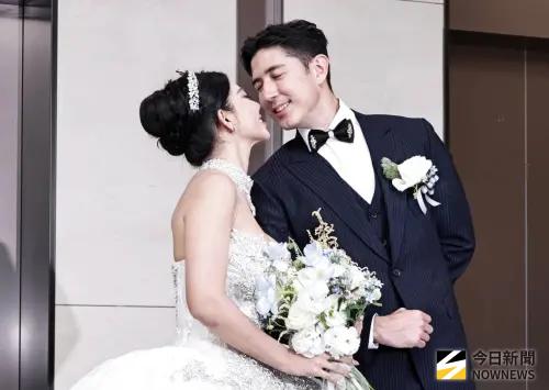 ▲舞陽（右）與Peggy（左）今舉辦婚禮，砸下90萬、席開13桌。（圖／記者吳翊緁攝影）