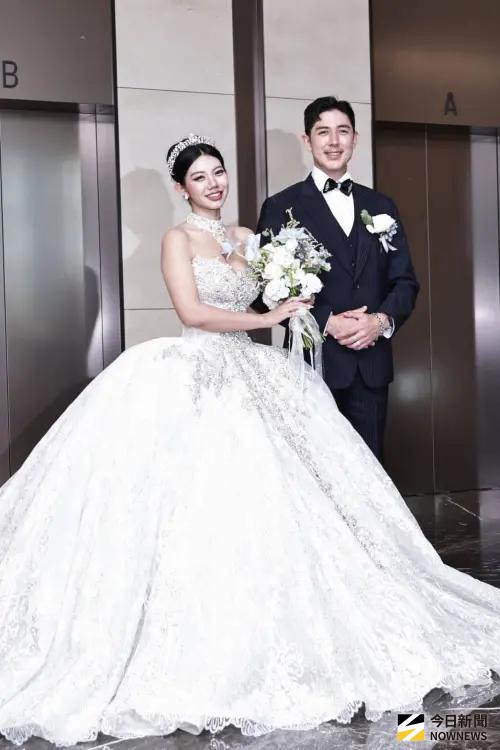 ▲舞陽（右）與Peggy（左）相互求婚共3次才結為聯理。（圖／記者吳翊緁攝影）